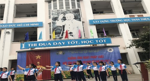 Hưởng ứng ngày Pháp luật nước CHXHCN Việt Nam